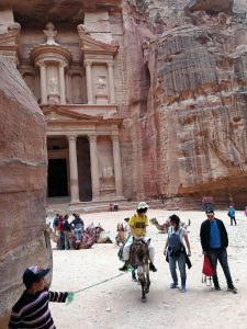 Tour And Travel Holyland Nyaman