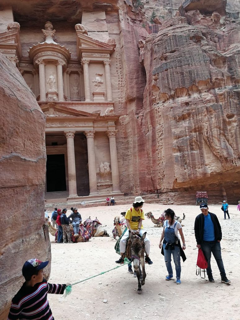Tour And Travel Holyland Nyaman