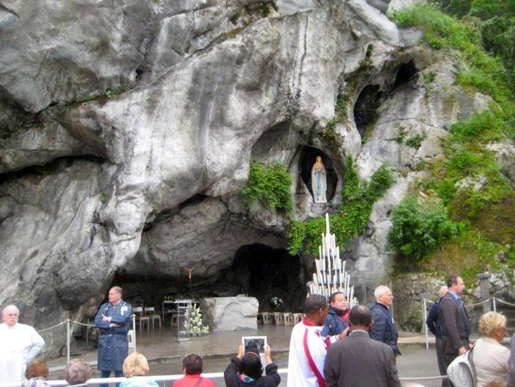 Lourdes Perancis