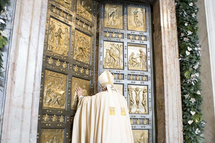 Pintu Suci Basilika