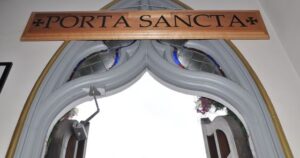 makna Porta Sancta