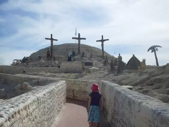 Keunikan Wisata Tanah Suci